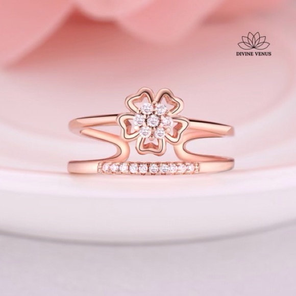 Rose Gold Flower Ring | Brass & Cubic Zirconia - Picture 5 of 7
